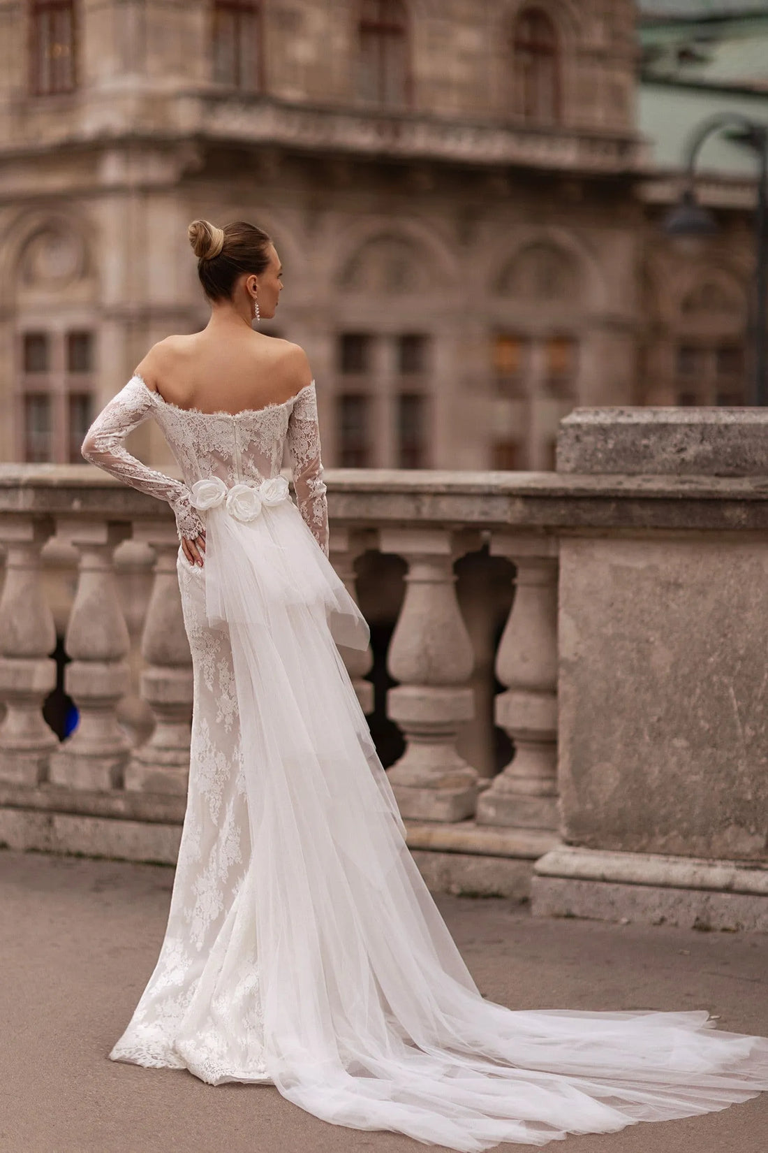 Exquisite Sweetheart Mermaid Wedding Dresses Strapless lace Appliques Court Train Bridal Dresses Satin