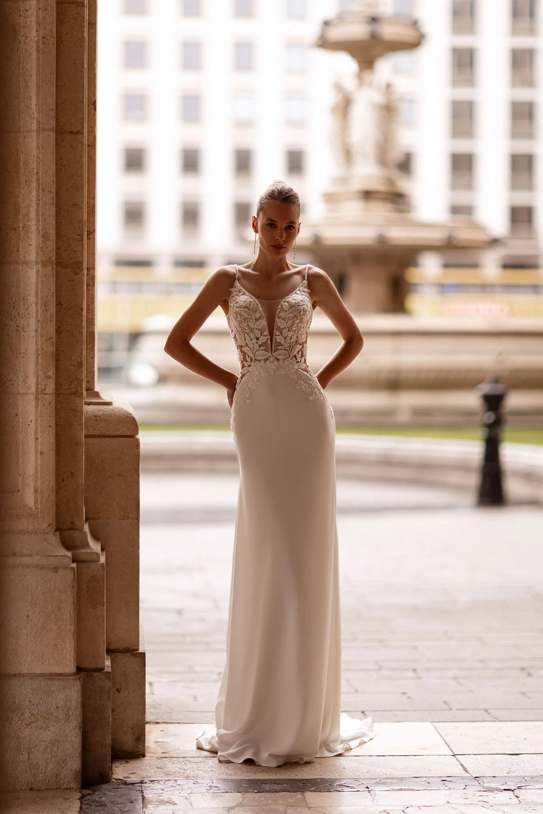 Simple Spaghetti Straps Appliques Lace Wedding Dresses for Bridal Backless Sheath Custom Made Wedding Gown Satin