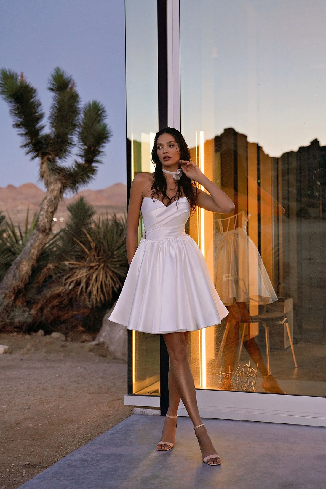 Mini Satin Sweetheart Wedding Dress Simple Sleeveless Pleat Sexy Open Back With Button Short Bridal Gowns Satin