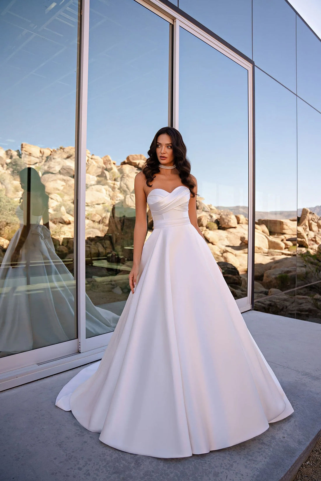 Elegant A Line Strapless Wedding Dresses Sleeveless Backless Satin Princess Bridal Gowns For Women Satin