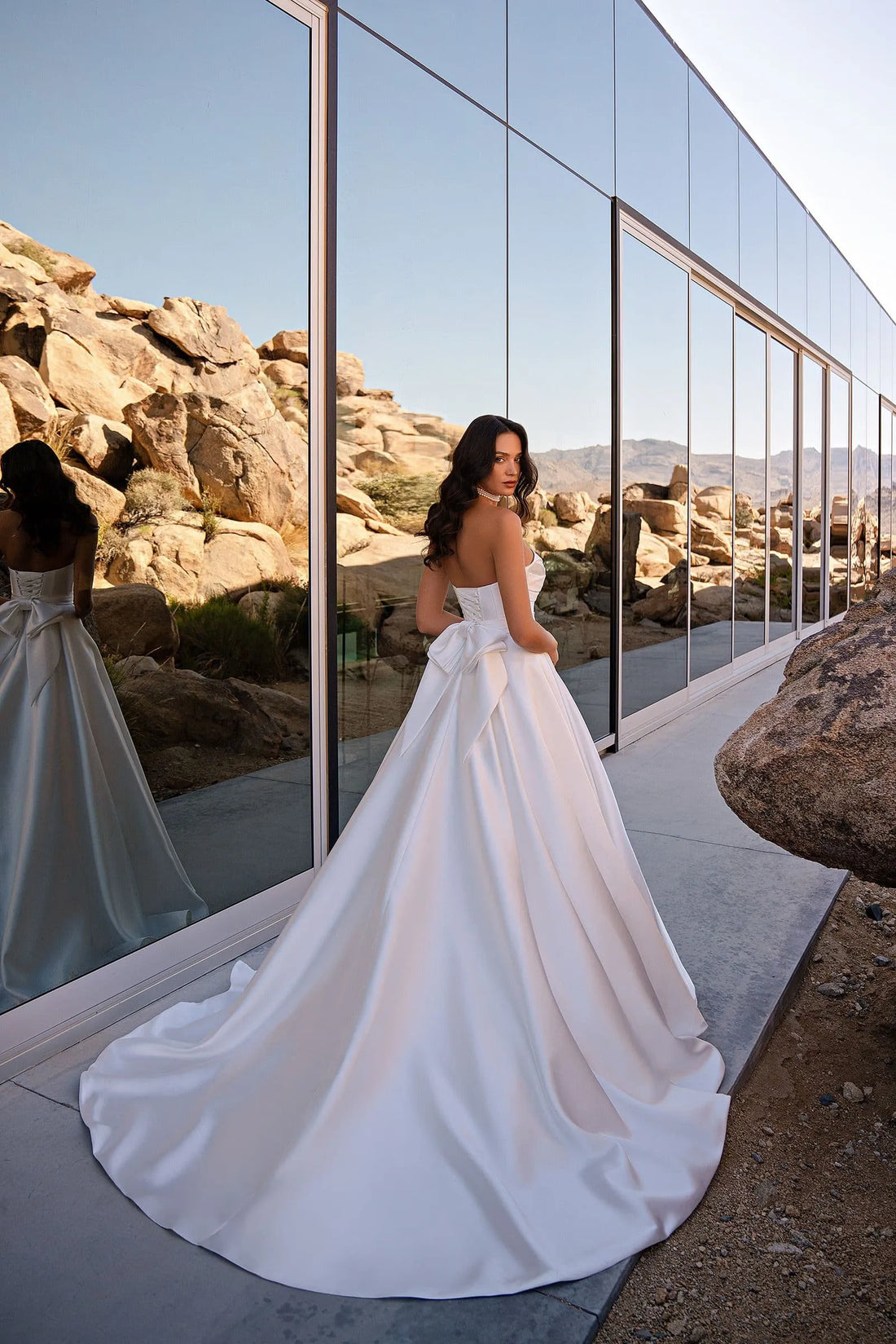 Elegant A Line Strapless Wedding Dresses Sleeveless Backless Satin Princess Bridal Gowns For Women Satin