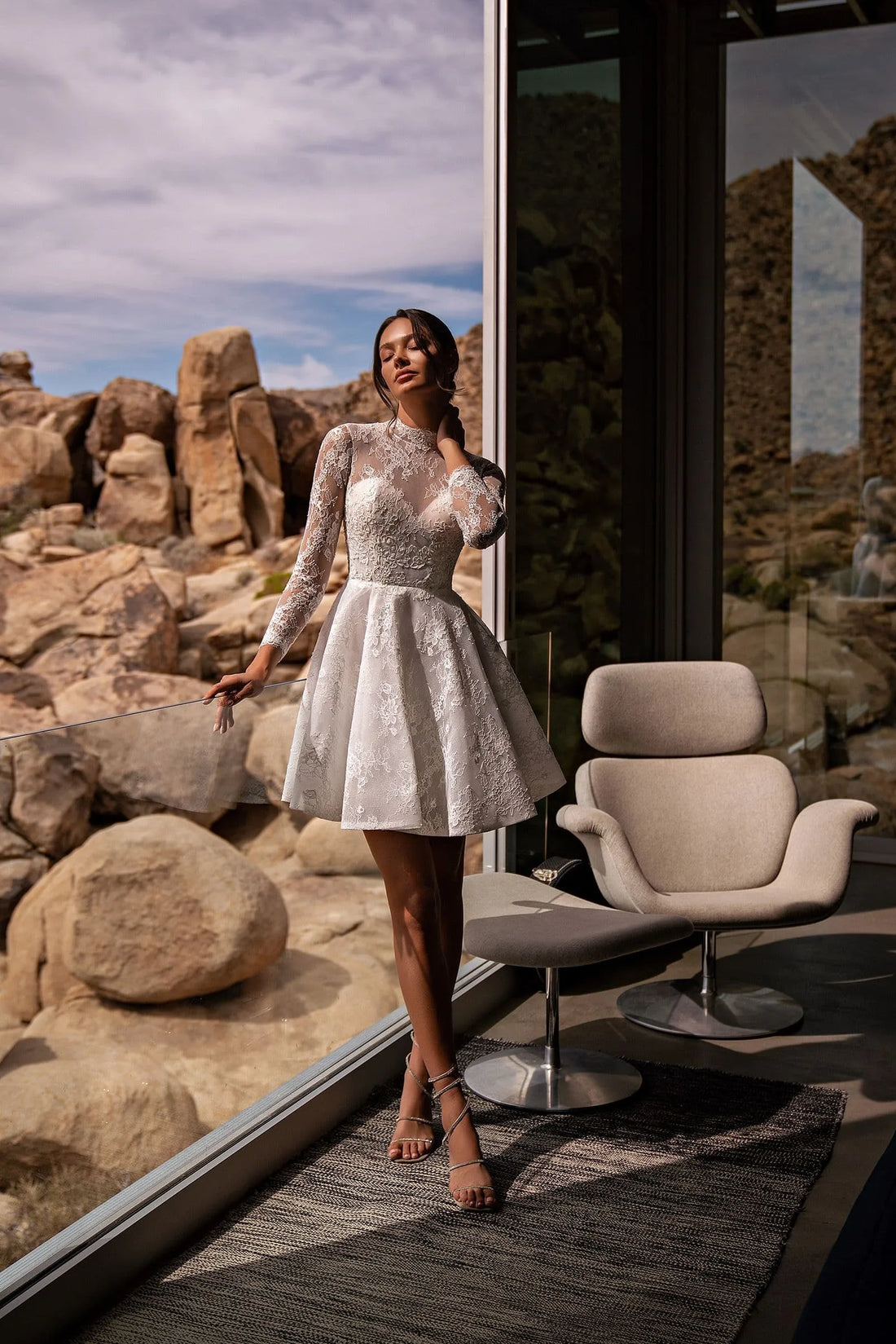 Romantic A Line Wedding Dresses Vintage Lace Long Sleeves Short Bridal Gowns Sexy Button Back Mini Vestidos De Mariee Satin