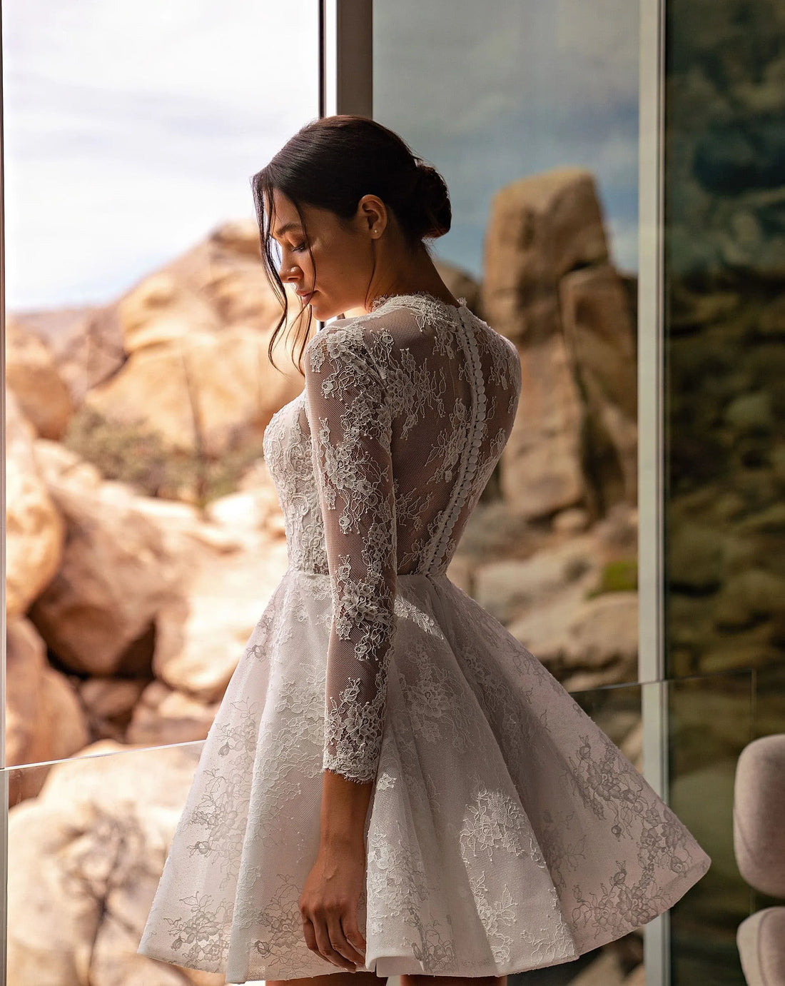 Romantic A Line Wedding Dresses Vintage Lace Long Sleeves Short Bridal Gowns Sexy Button Back Mini Vestidos De Mariee Satin