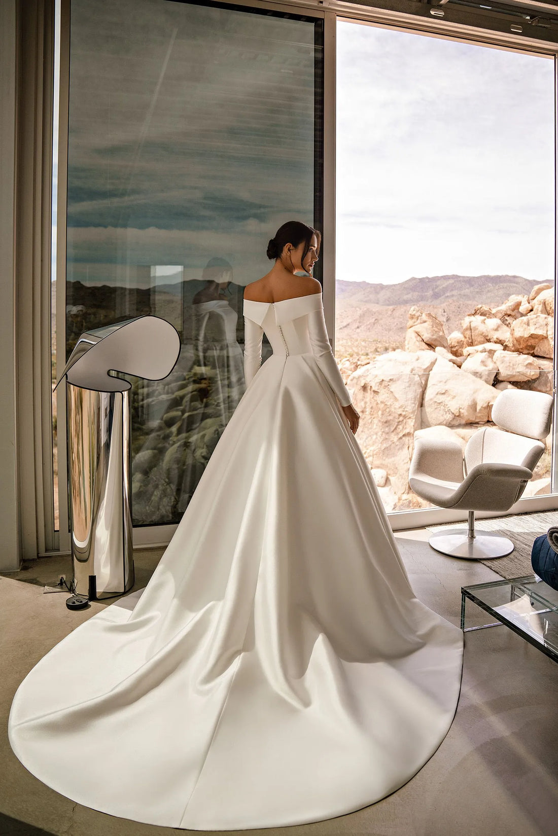 Simple Satin Wedding Dress Customized Bride Dresses Elegant Boat Neck Long Sleeveless Buttons Court Train Bridal Gown Satin