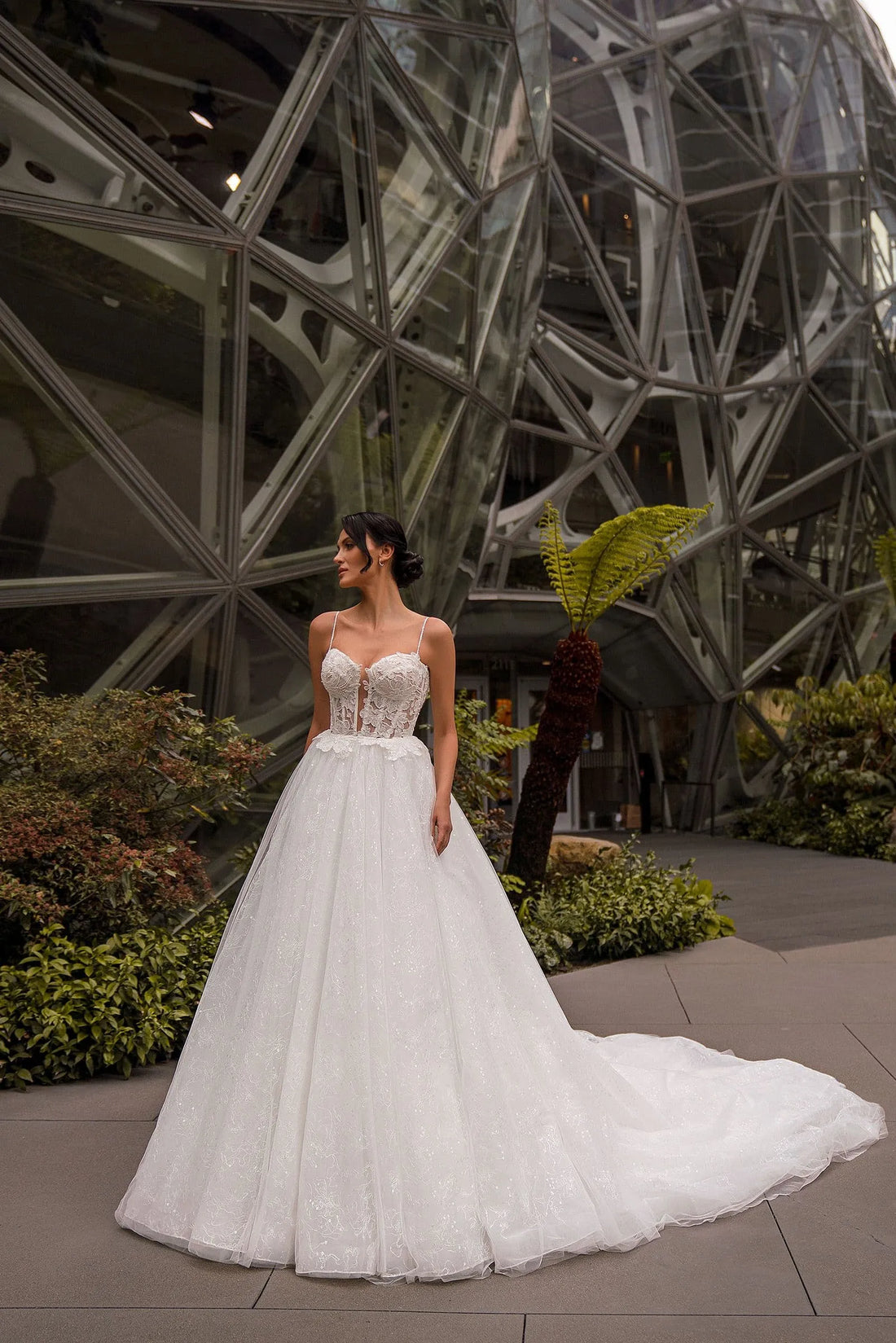 Glamorous A Line Wedding Dresses Lace Appliques Tulle Bridal Gowns Satin