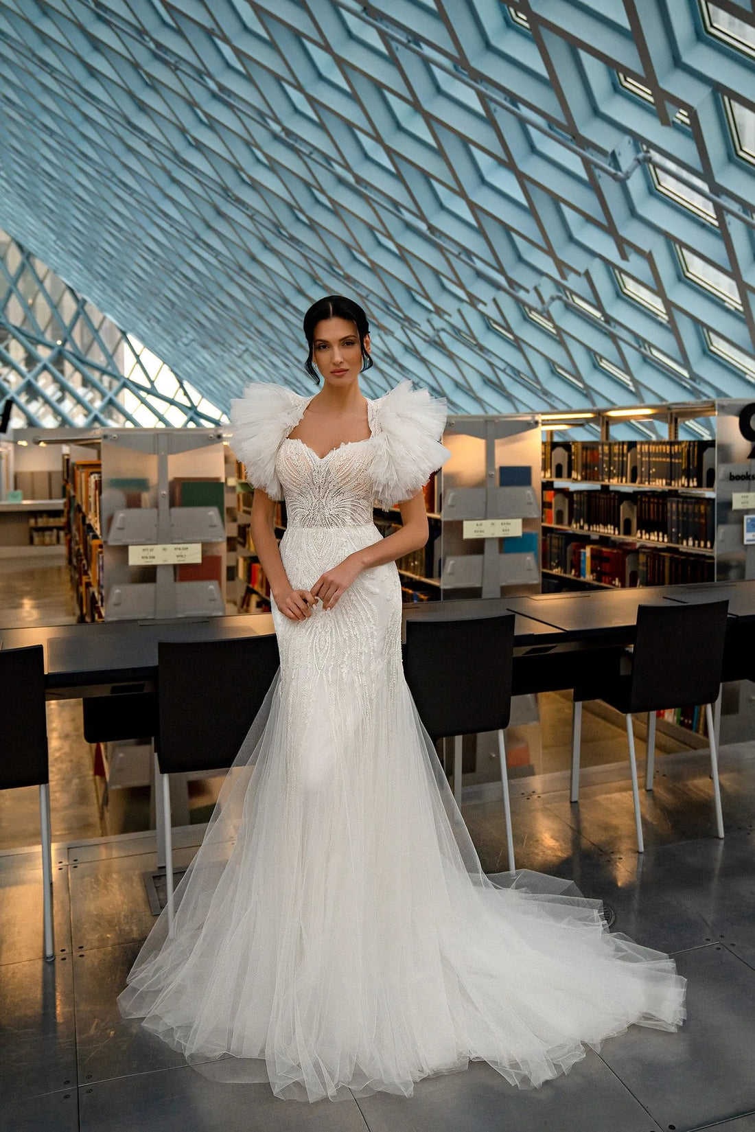 Lace Illusion Bride Dress Spaghetti Straps Long Train Women Wedding Dresses Customized Detachable Sleeves Luxury Bridal Satin