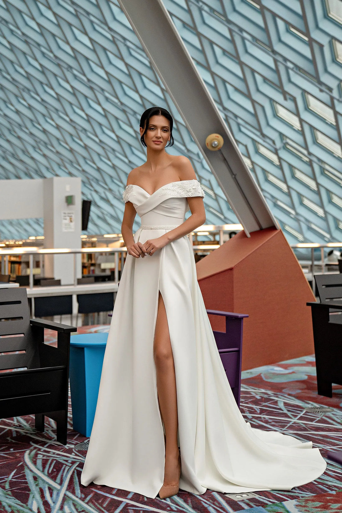 Off Shoulder Satin Wedding Dresses Lace Appliques A Line Bridal Gowns Sexy Side Split Sweep Train Customized Vestidos De Mariee Satin