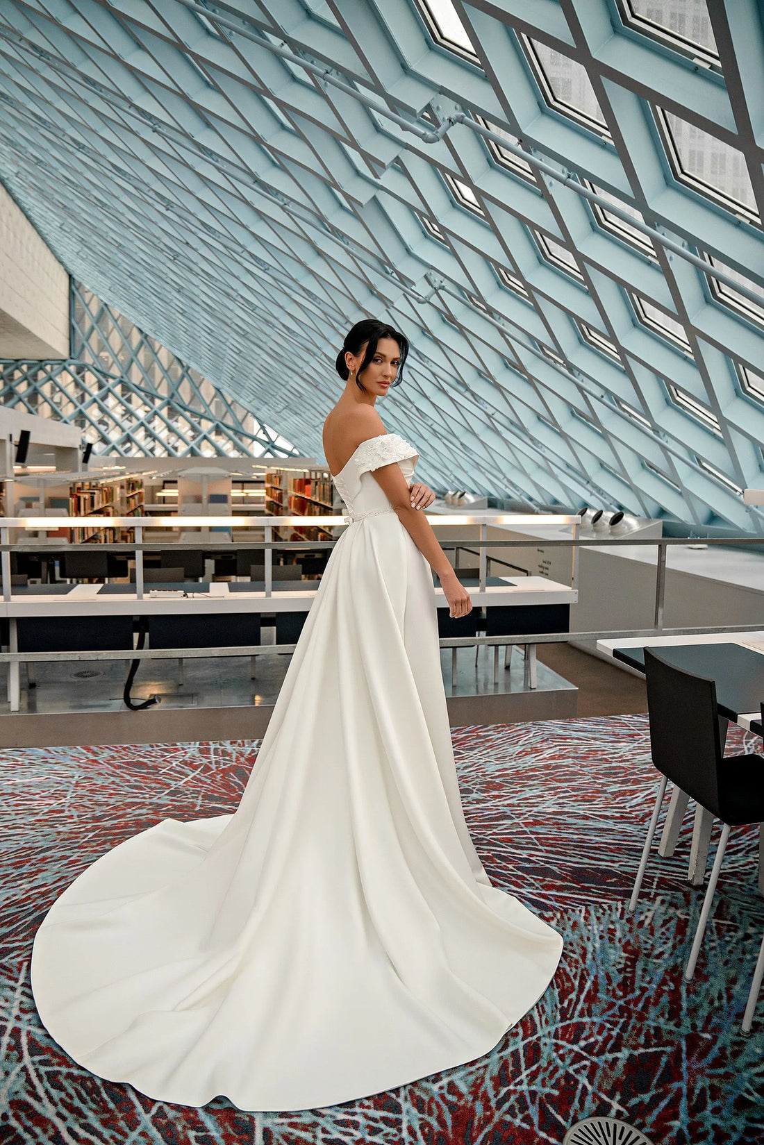 Off Shoulder Satin Wedding Dresses Lace Appliques A Line Bridal Gowns Sexy Side Split Sweep Train Customized Vestidos De Mariee Satin