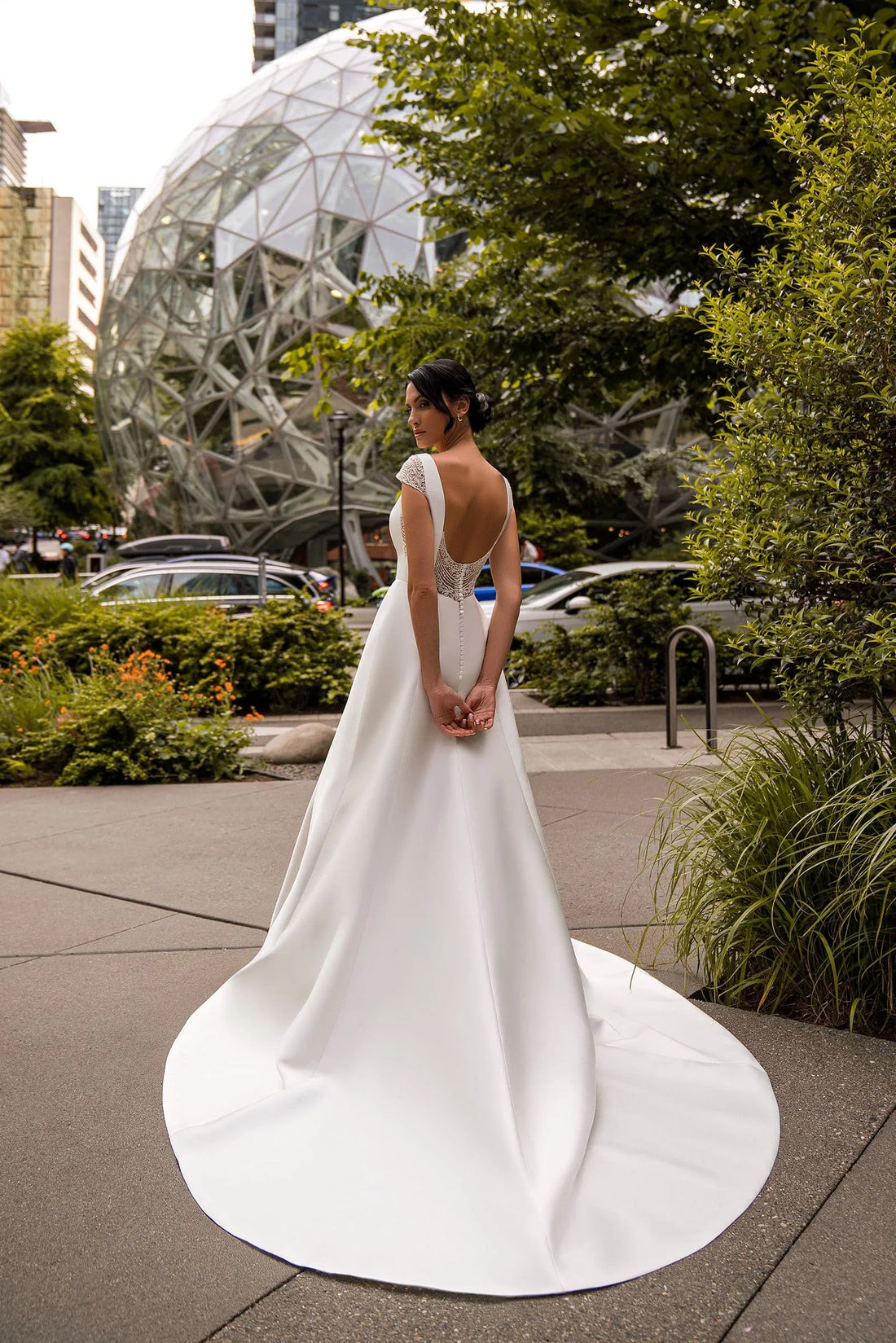 Elegant Simple Satin Wedding Dresses for Women A-Line Sweep Train Backless Bride Gown Satin