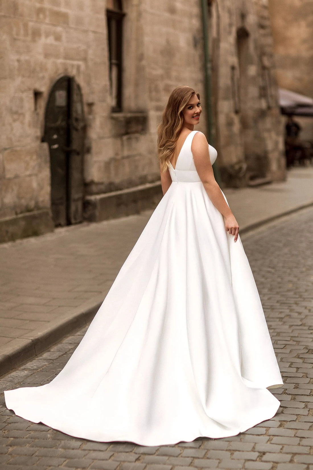 Simple Wedding Dresses V Neck Sweep Train Backless Vestidos De Novia Woman Bridal Gown Robe Mariee Satin