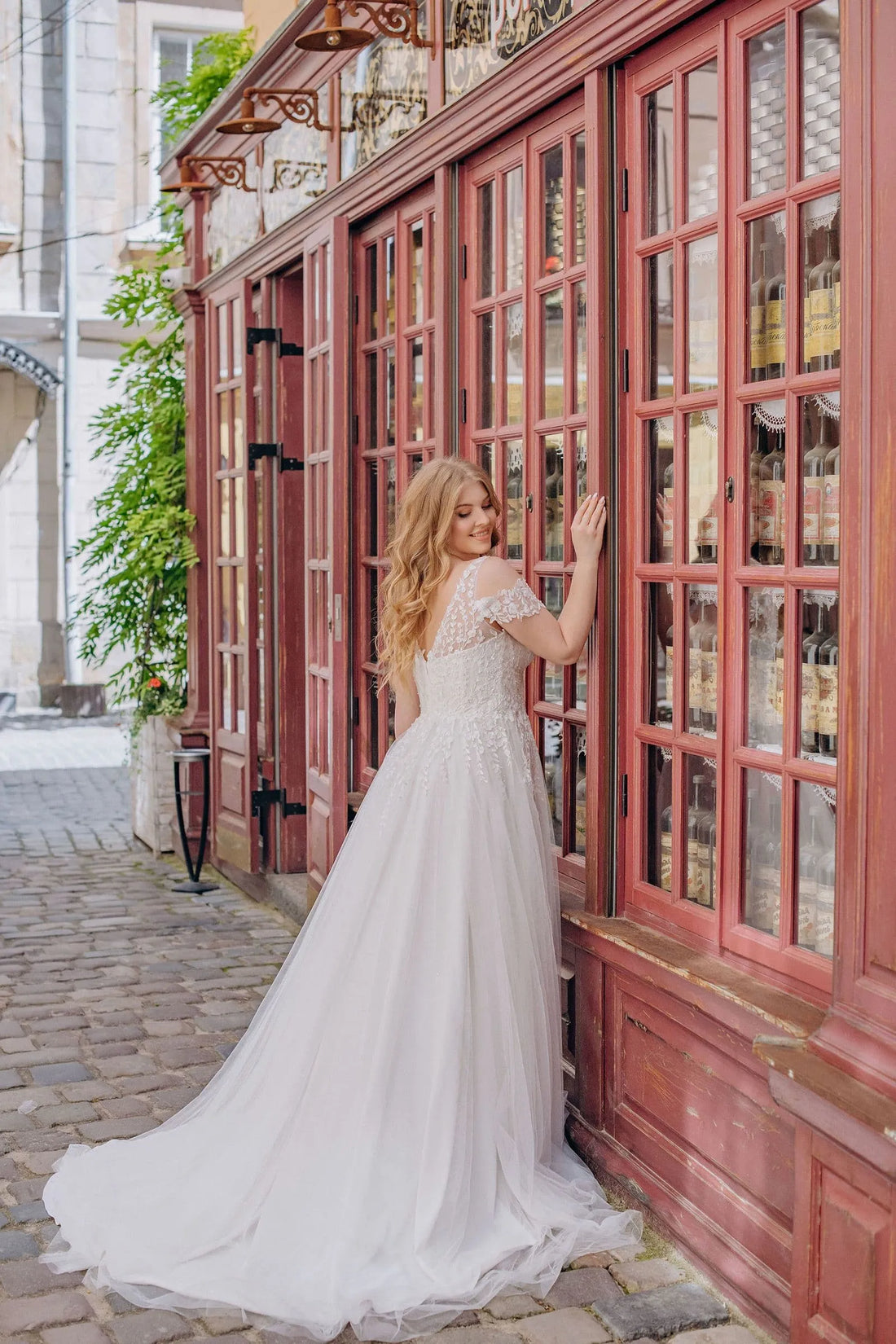 Classic Off the Shoulder A-Line Wedding Dresses Plus Size V Neck Bride Gowns Appliques Zipper Floor Length Tulle Robe De Mariee Satin