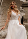 Classic Spaghetti Strap Wedding Dresses Plus Size V-Neck Sleeveless Bride Gowns Applique Sweep Train A-Line Tulle Robe De Mariee Satin