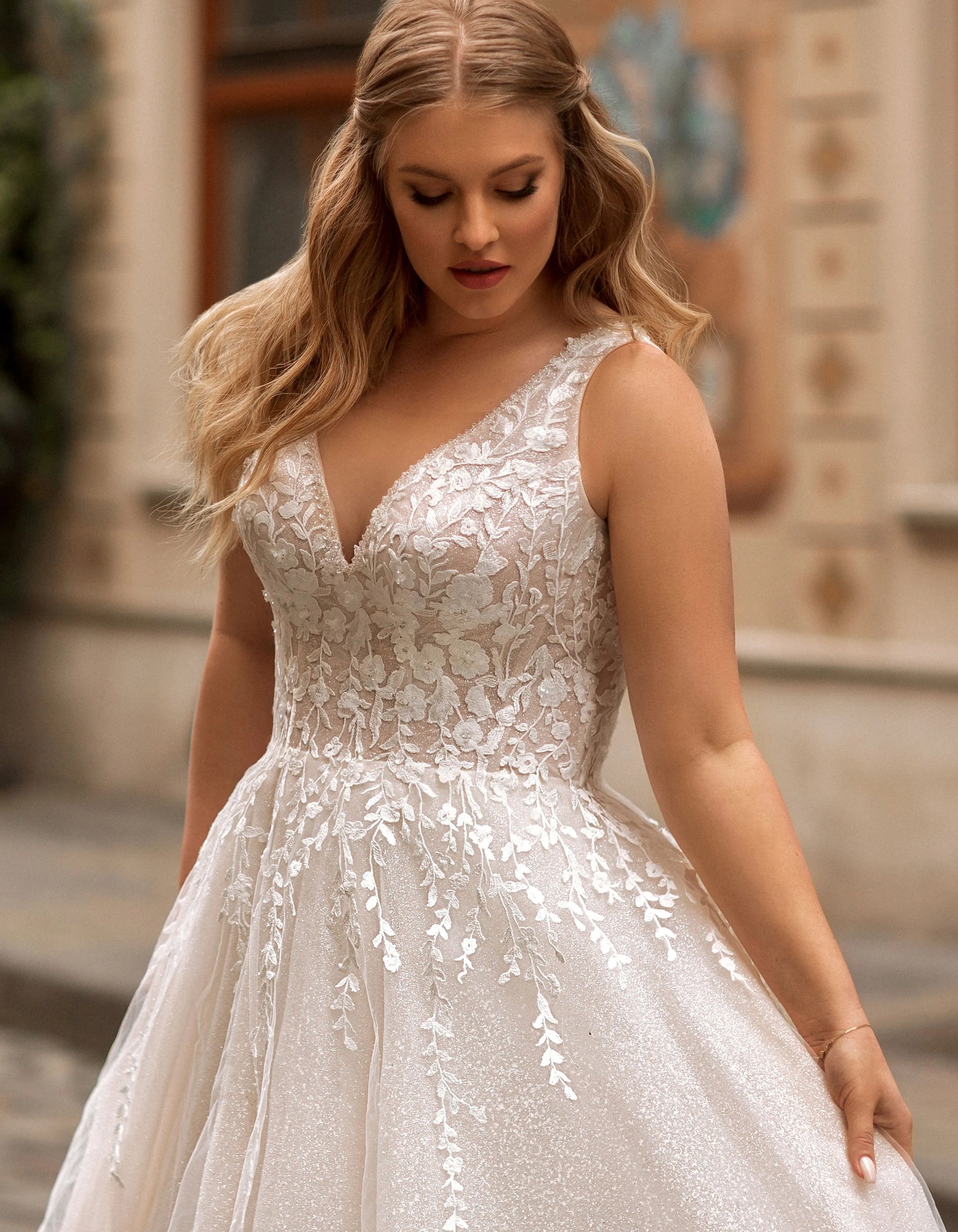 Modern Glitter Tulle Plus Size Wedding Dress V-neck A Line Lace Applique Satin