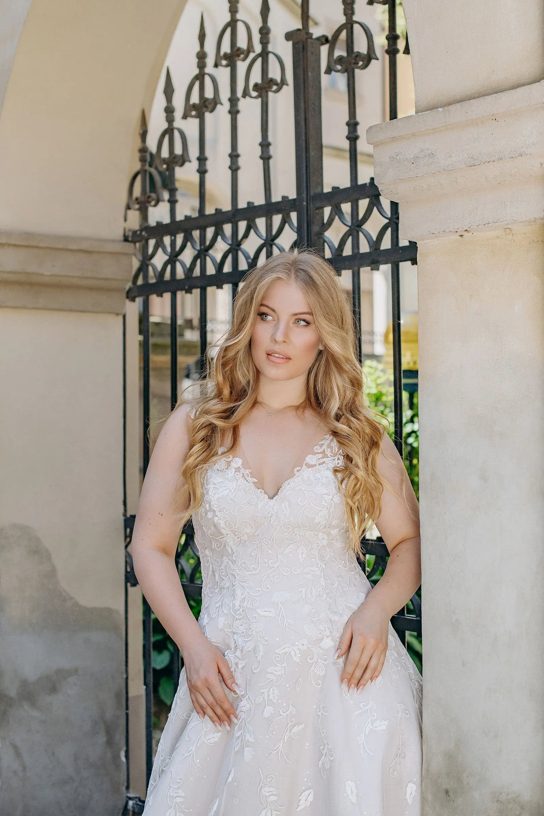 Spaghetti Straps Plus Size Wedding Dresses for Women Summer Satin Bridal Gowns with Lace Satin