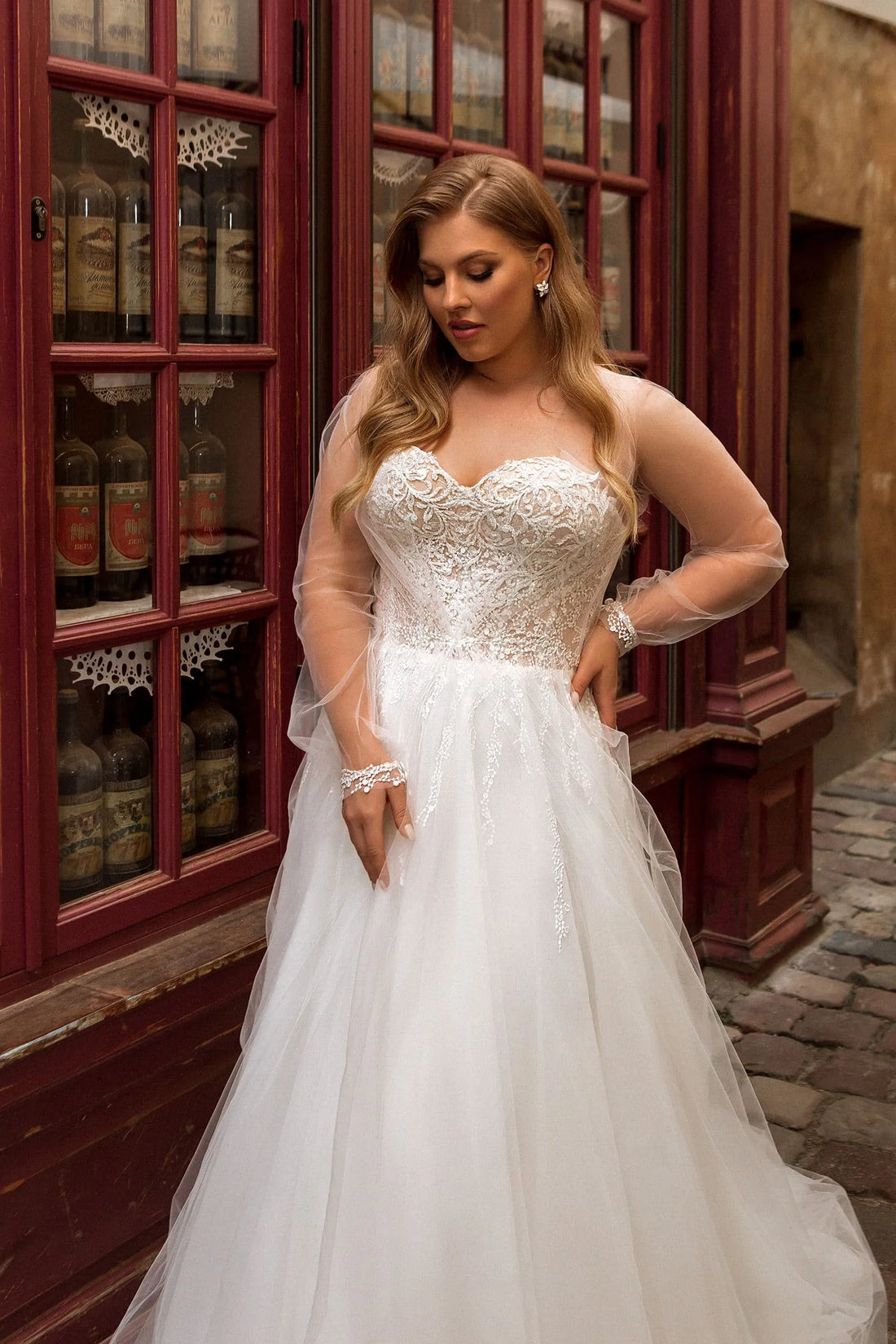 Charming Plus Size Wedding Dresses for Women Court Train Strapless Bridal Gowns with Lace Satin