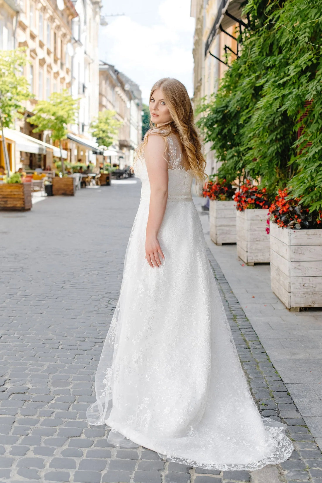 Plus Size Wedding Dresses for Women Summer Mermaid Bridal Gowns with Lace Sleeveless Satin
