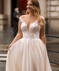 Classic Tulle Wedding Dresses V Neck Sleeveless Bride Gowns Lace Applique Floor Length A-Line Vestidos De Novia Satin