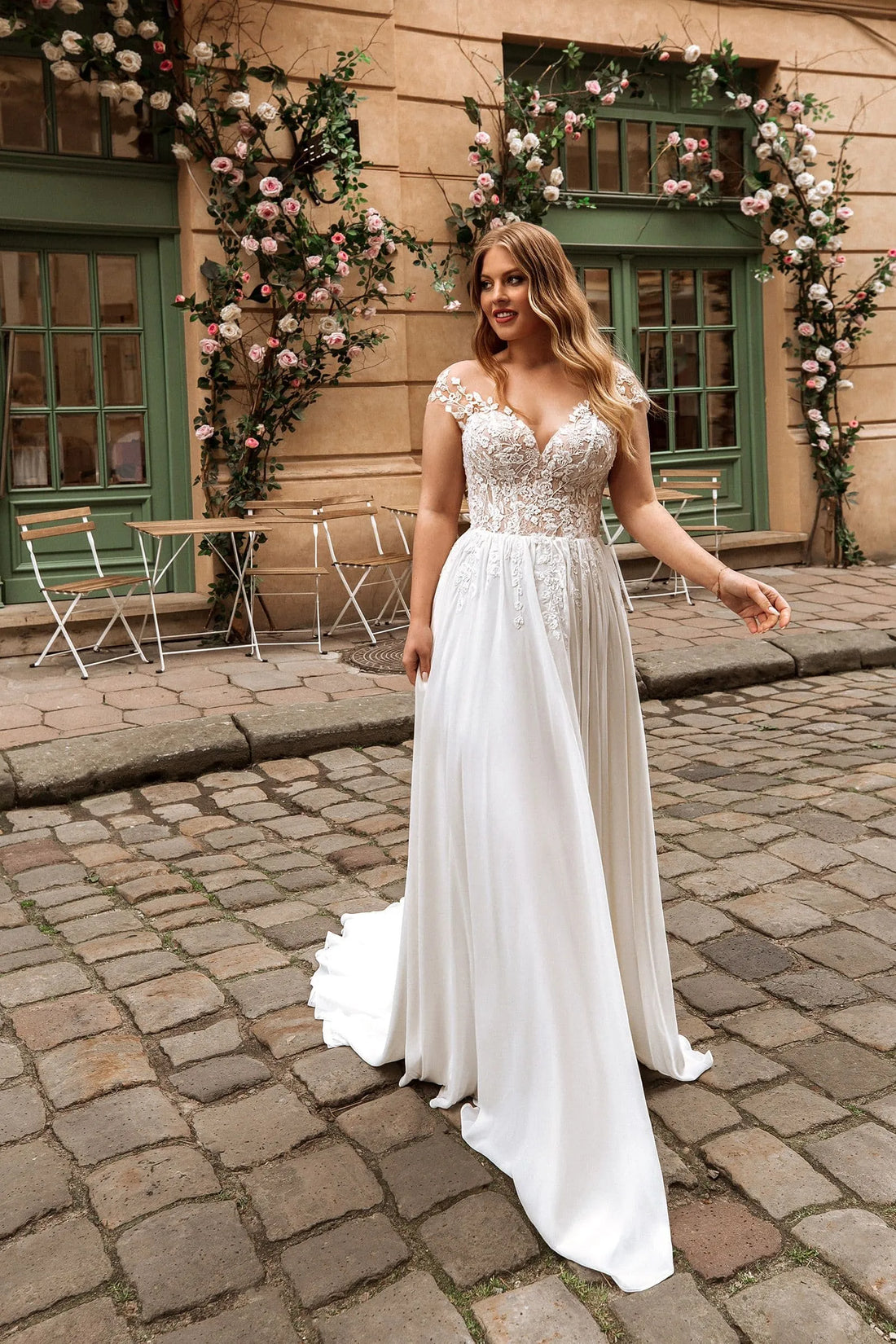Plus Size Boho Wedding Dresses Cap Sleeves Lace Appliques Beach Bridal Gown Corset A-line Satin