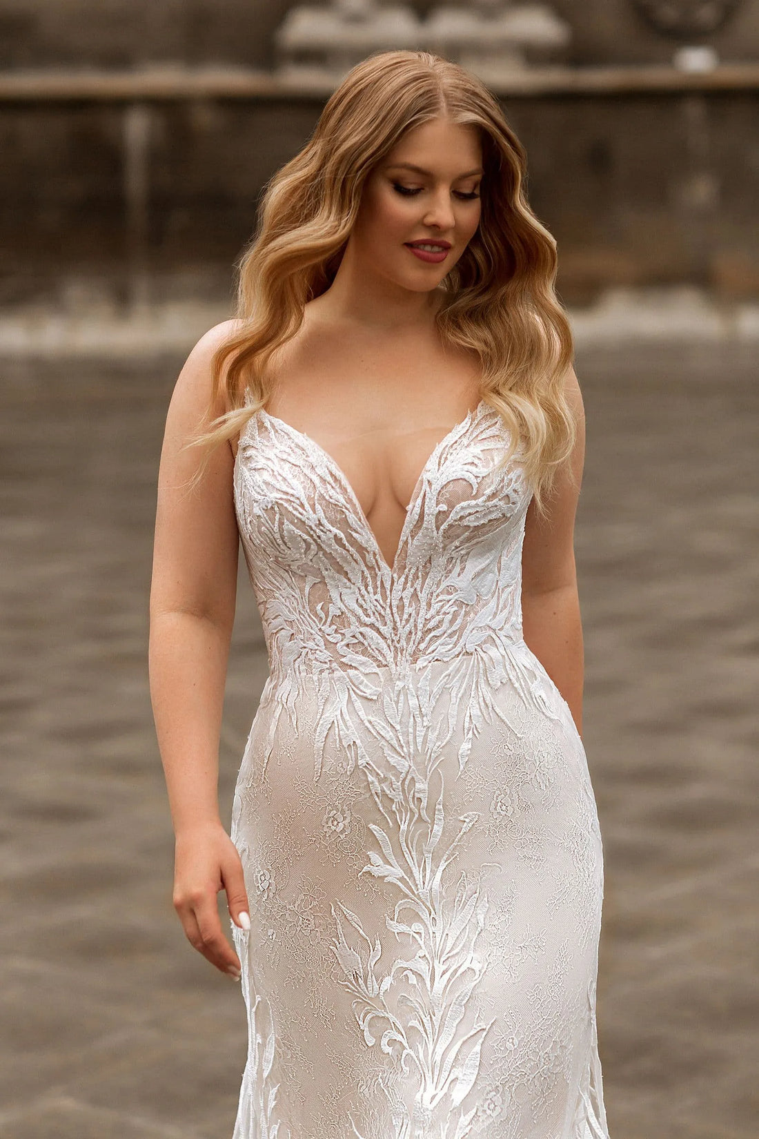 Romantic V-neck Wedding Dress for Woman Spaghetti Straps Appliques Court Train Trumpet Robe De Mariee Satin