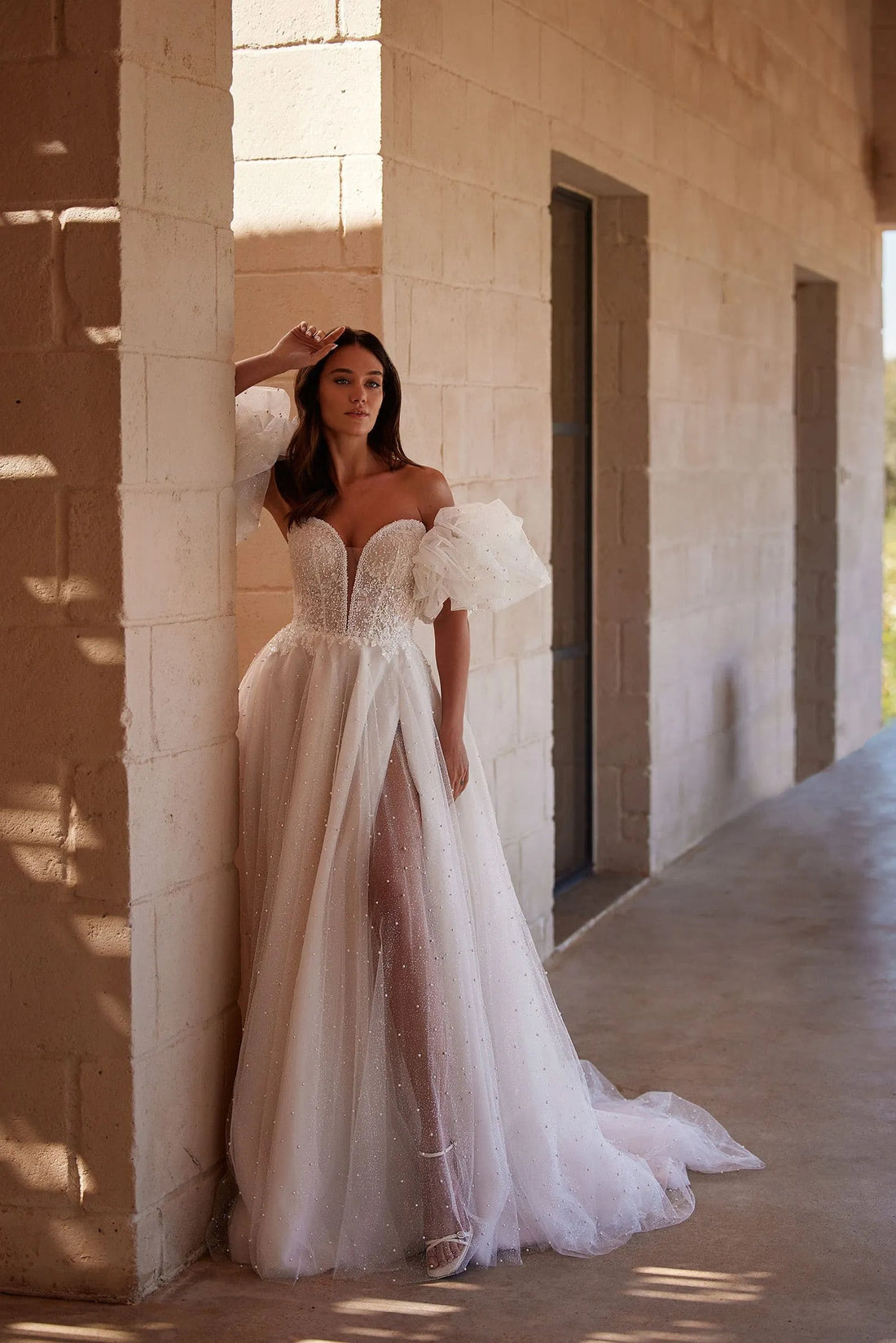 Off the Shoulder Tulle Wedding Dresses Puff Sleeve for Bridal Side Split Lace Wedding Gown Satin