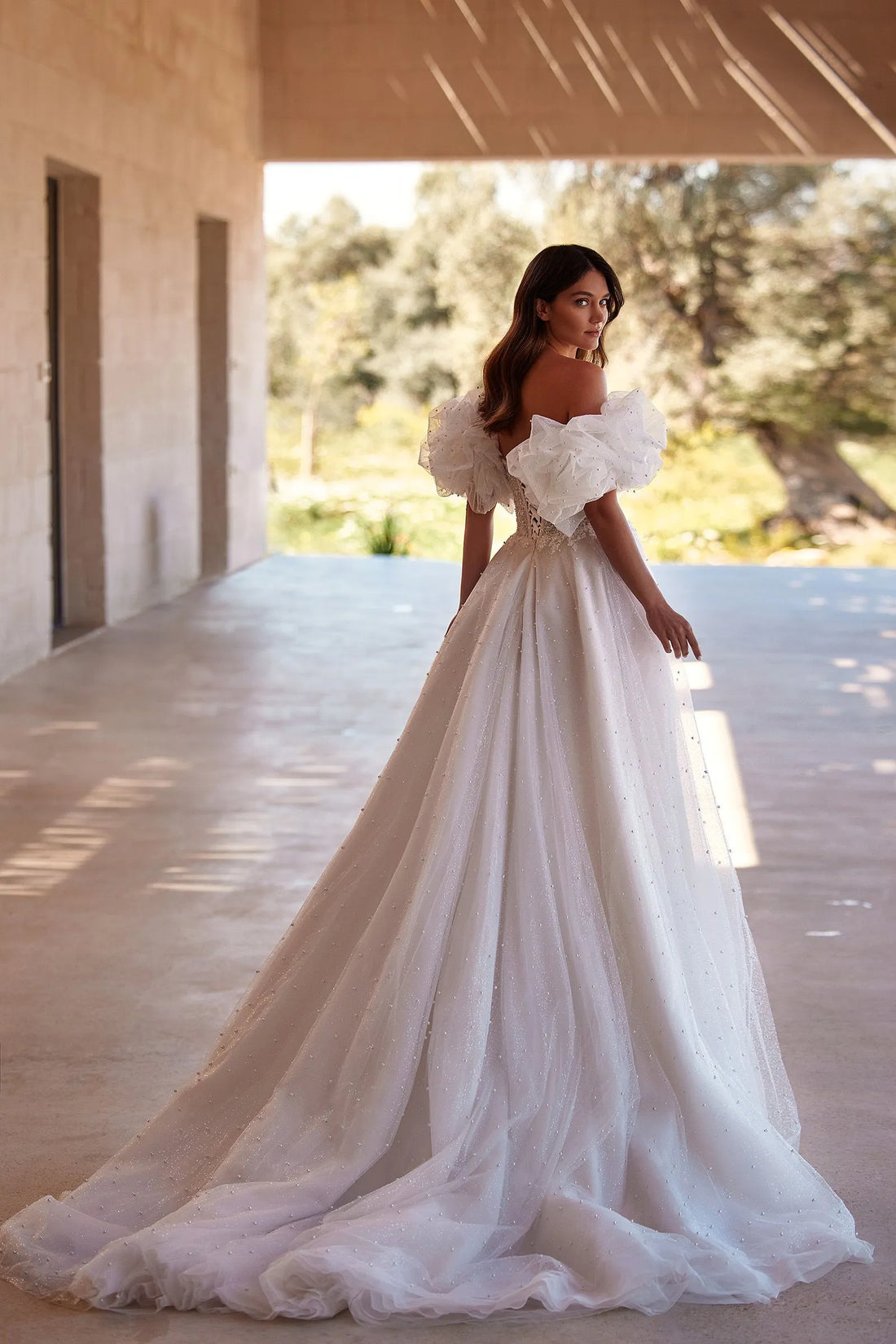 Off the Shoulder Tulle Wedding Dresses Puff Sleeve for Bridal Side Split Lace Wedding Gown Satin