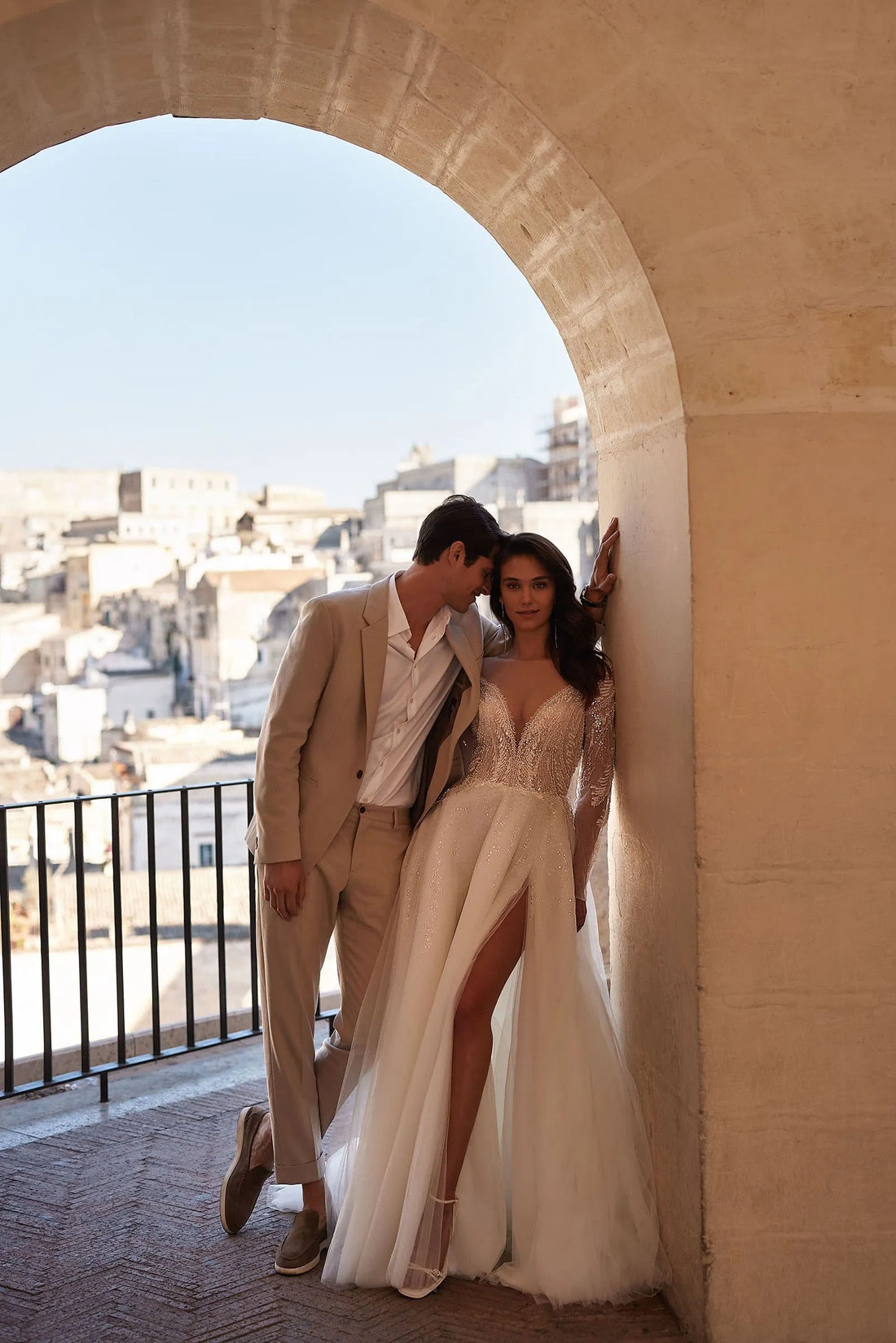 Simple Wedding Dresses A Line Woman's Appliques Sexy Long Sleeve Backless Side Split Elegant Bride Gowns Gentle Vestido De Novia Satin