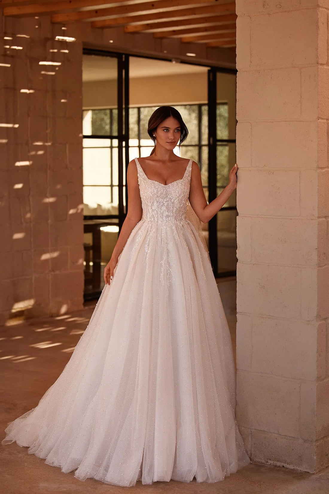 Elegant Wide Straps Sequined Applique Boat Neck Princess A Line Wedding Dresses Formal Bridal Grown Satin