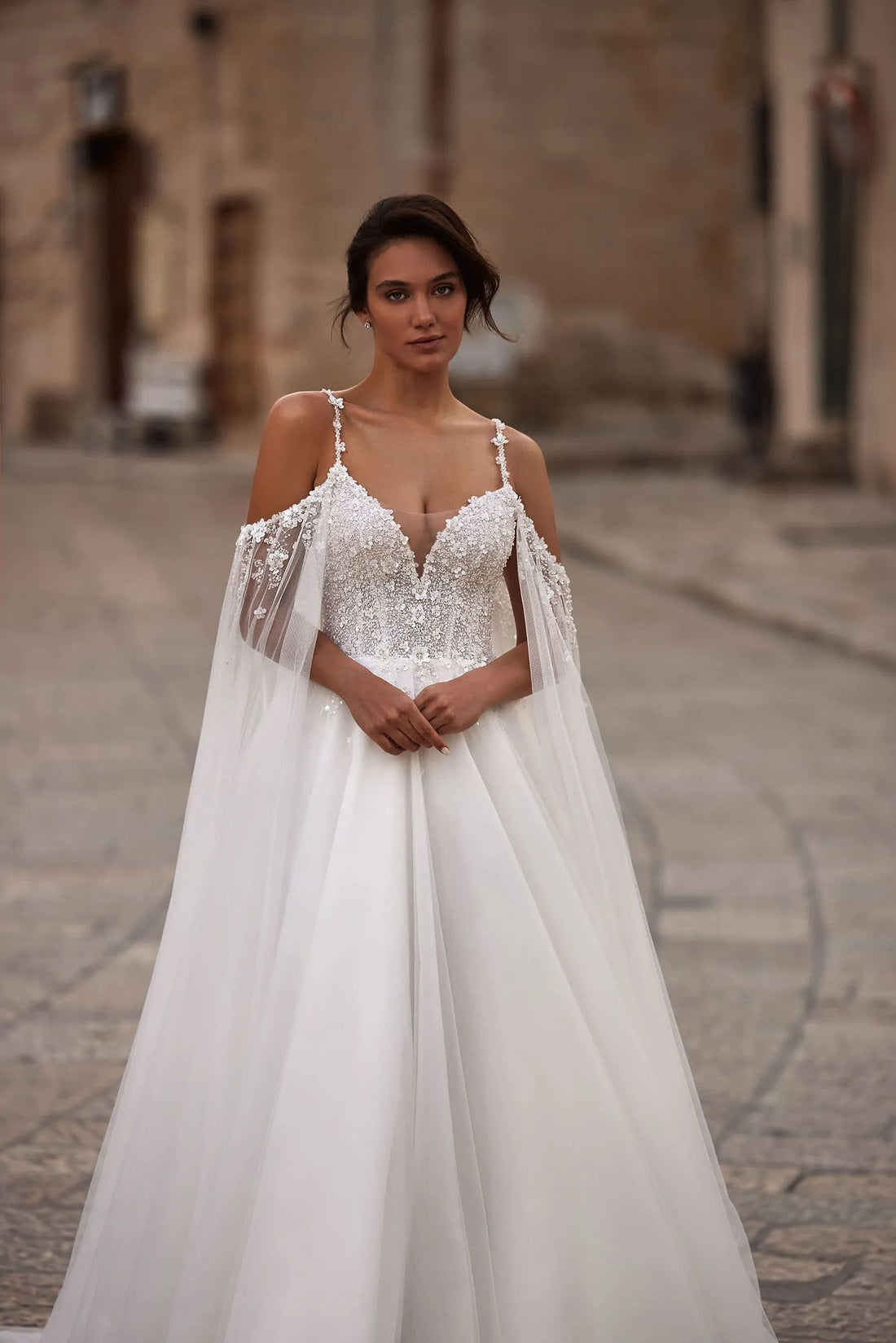 Romantic Spaghetti Off the Shoulder Ball Gown Wedding Dress Tulle Chapel Train Princess Bridal Gown Customized Satin