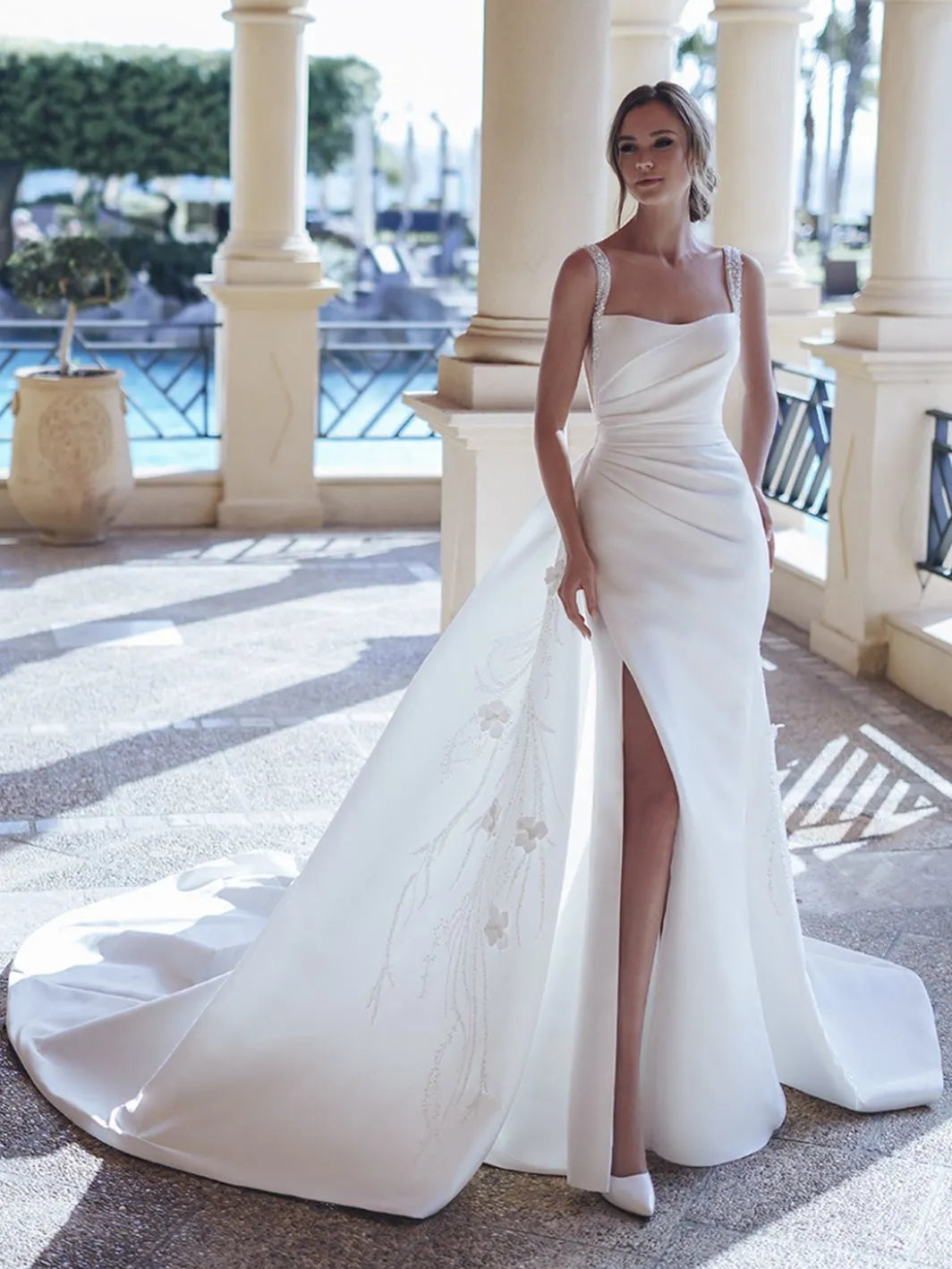 Satin Wedding Dress Slit Square Collar A-line Pleat Backless Lace Appliques Robe De Mariee Customized Satin