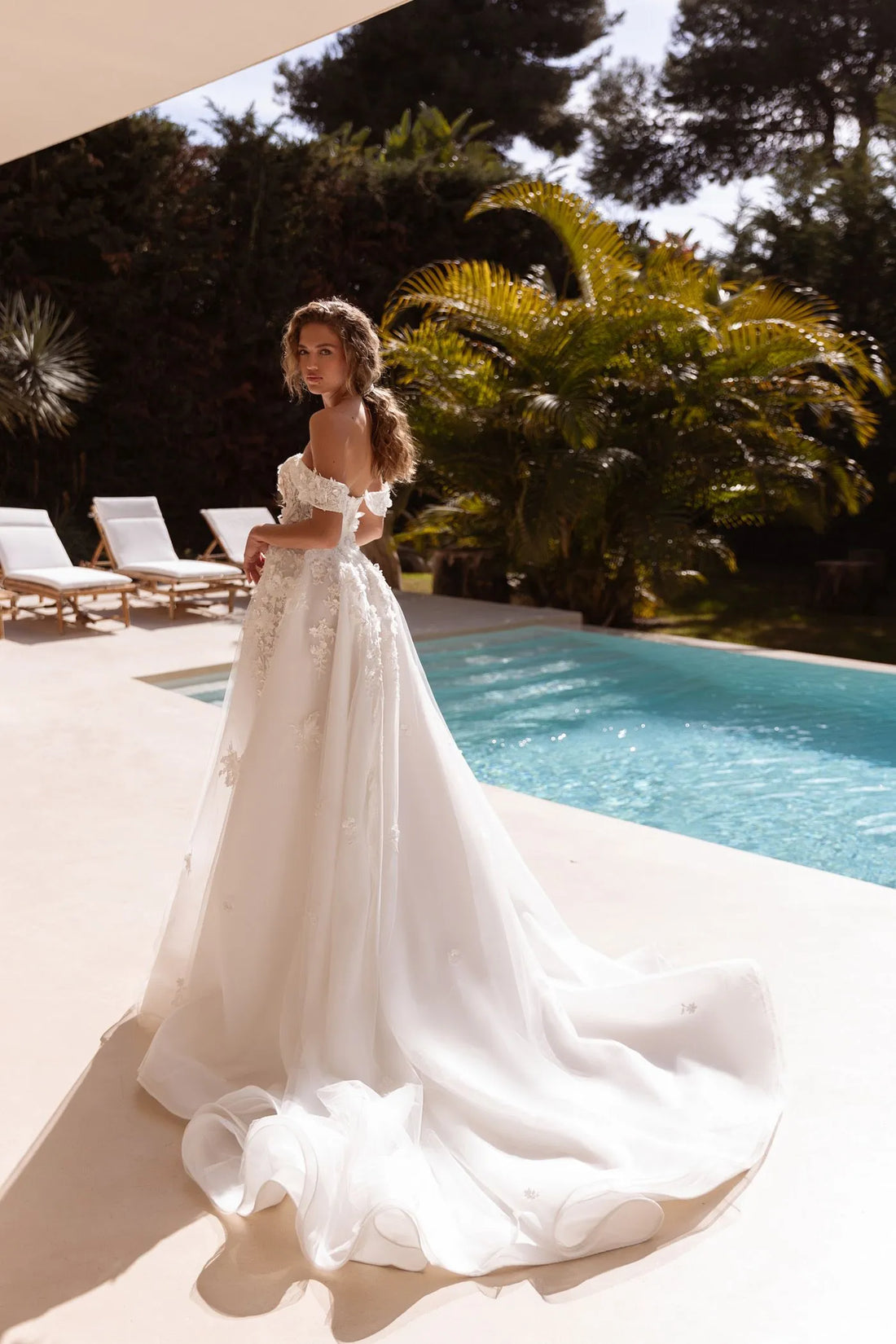 Charming Wedding Dress with 3d Flowers Off The Shoulder V Neck Applique Tulle A Line Bridal Gown for Woman Bride Vestido Noiva Satin