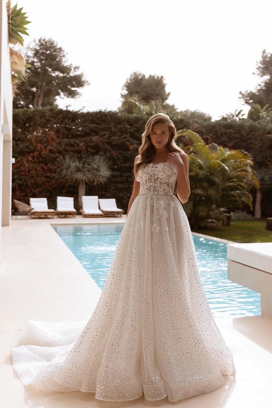 Bridal Gown Sequins Glitter Tulle Weeding Dress Appliques Lace Court Backless Wedding Gown Vestido De Noiva Satin