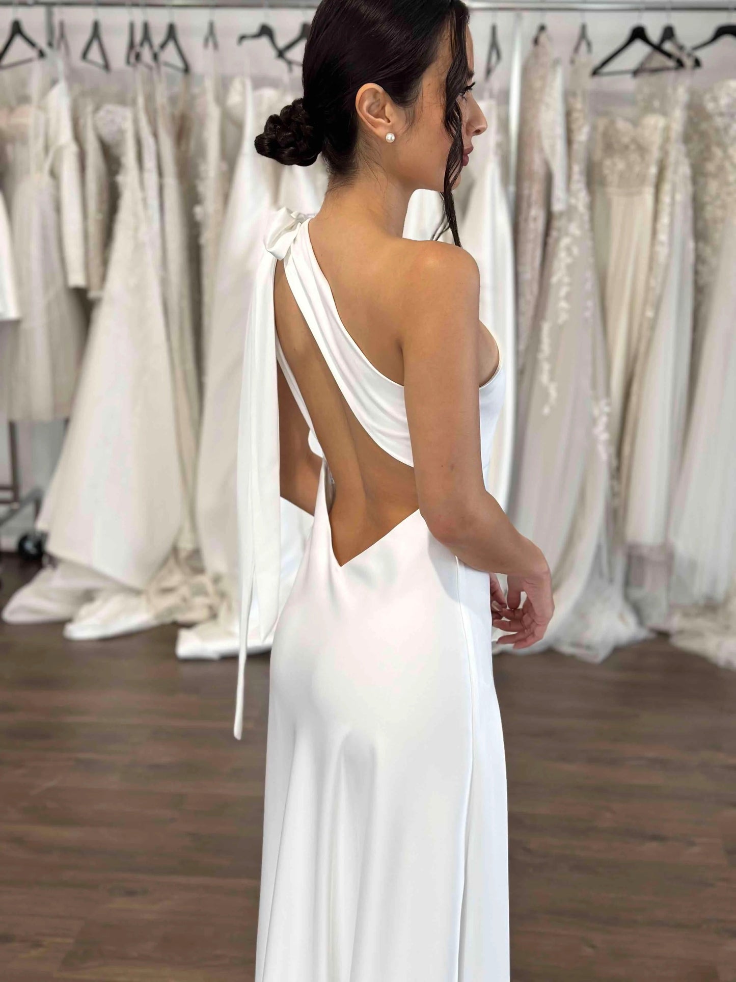 One-shoulder neckline with Side Skirt split Wedding Dress  Court Train Dress Bridal Gown Vestido De Novia Satin Skirt  Bow