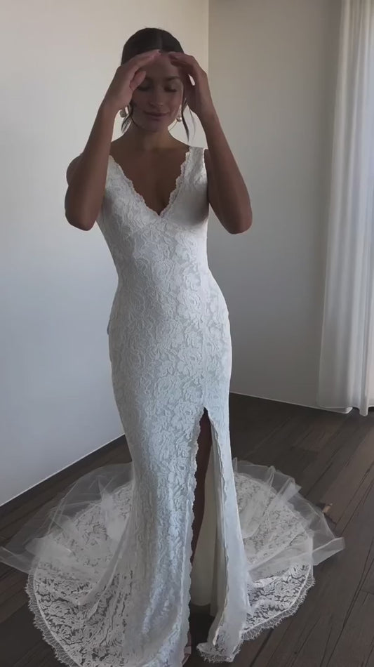 Deep V-Ausschnitt ärmellose Spitze Meerjungfrau Hochzeitskleid Offener Rücken hoher Seitenschlitz bodenlange Brautkleid Mitte gemacht