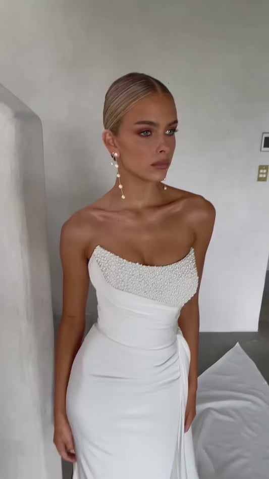 Superbe robe de mariée sirène sans bretelles perlée avec traîne longue 