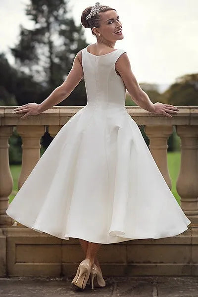 Vestidos de novia de longitud de té cortos vintage de los años 60 Vestido de fiesta con cuello redondo simple Recepción de satén Vestidos de novia de segunda boda para mujeres