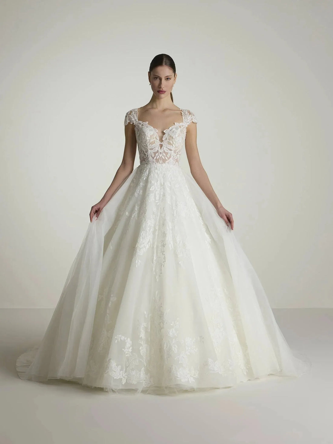 Ballgown Wedding Dress with Sweetheart Neckline with Cap Sleeves and Keyhole Back in Tulle Modern Princess Vestido De Novia Bow Satin Court Train Sleeves Bridal Gowns White Satin Mermaid Satin