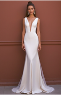Fishtail Wedding Dress for Brides Who Want a Dramatic Look backless mesh New Satin