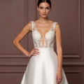 White Royal Princess Wedding Dress with Luxurious Details for a Majestic Look embroidery mesh New Satin white