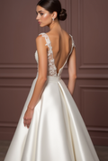 White Royal Princess Wedding Dress with Luxurious Details for a Majestic Look embroidery mesh New Satin white