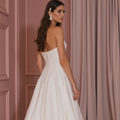 Elegant A-Line Wedding Dress with a Sweetheart Neckline backless New Satin