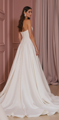 Elegant A-Line Wedding Dress with a Sweetheart Neckline backless New Satin