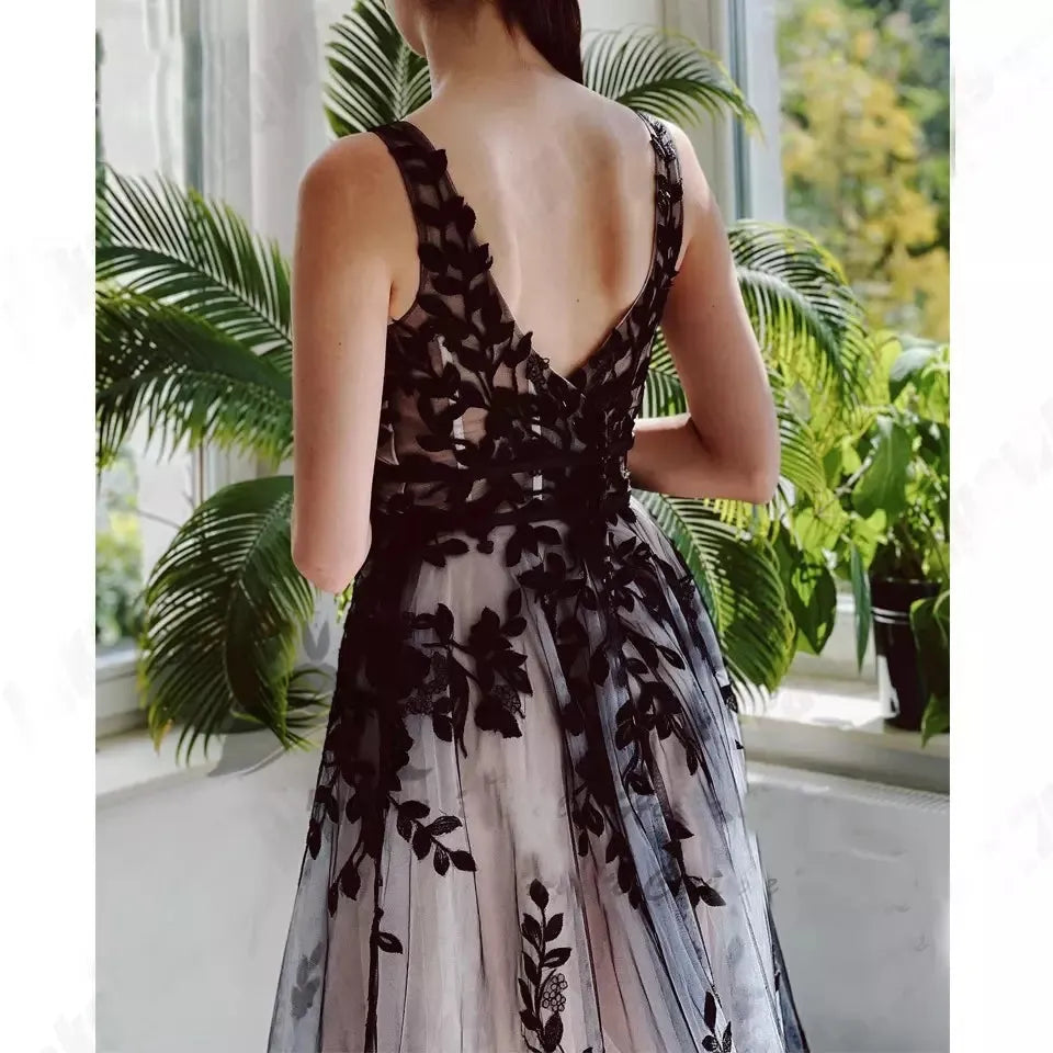 Black Elegant Wedding Dresses V Neck Sleeveless Lace Bridals Party Gowns Sweep Train Evening Dresses for Brides Wedding