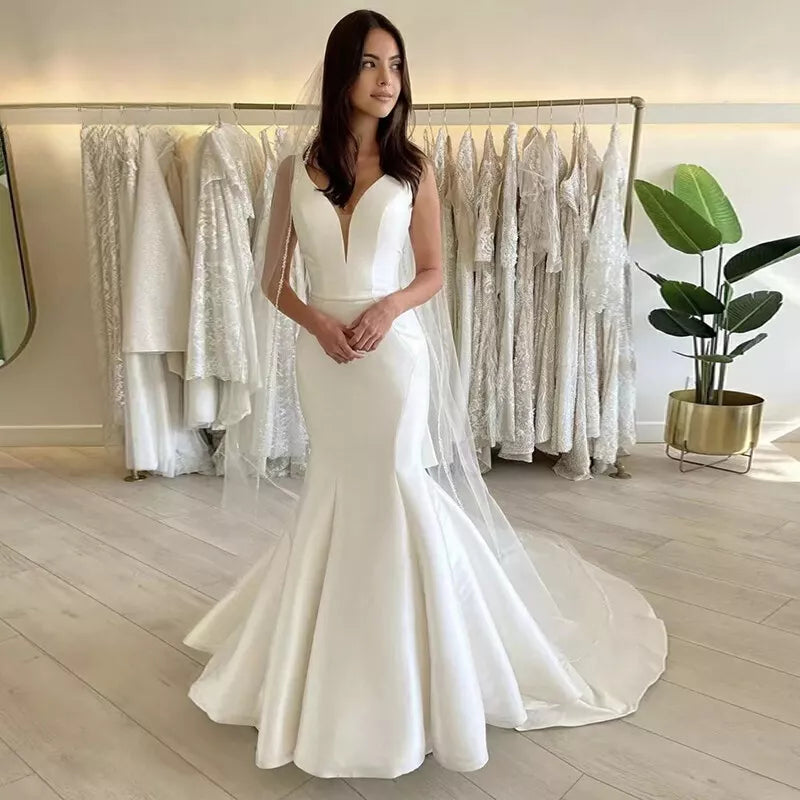 Sexy Meerjungfrau Hochzeitskleid gegen Neck ärmelloses Zug Zug Satinscheide Brautkleid Einfache Robe de Mariee Vestidos de Novia Custom