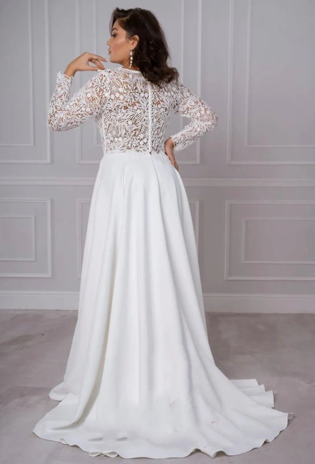 Plus Size Wedding Dresses Lace Satin Long Sleeves Bride Gowns V Neck with Pockets White-nude Plunge Bridal Dresses all ivory