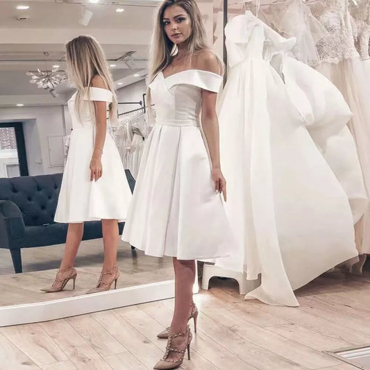 Abito da sposa corto estate fuori spalla semplice lunghezza del ginocchio in raso nuovo arrivo abiti da sposa da sposa