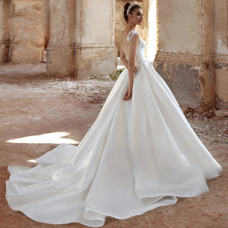 Robe de mariée en Satin, manches cape, col en V, ceinture de perles, Illusion au dos, ligne A, robes de mariée, nouvelle collection 