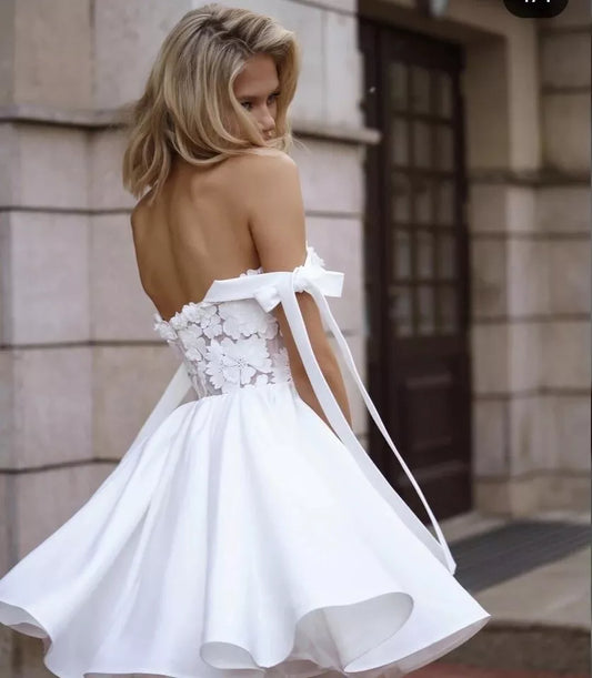 Eleganti abiti da sposa corti Abiti in pizzo a-line fuori dalla spalla Abito da sposa aperto in raso sopra il ginocchio Vestidos de Noiva