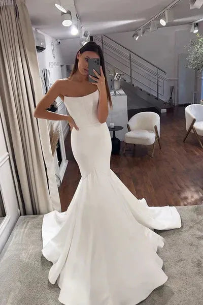 Simple Mermaid Wedding Dresses Scoop Neck Boning Bridal Gowns Sweep Train Elegant and Beautiful Bride Evening Dresses White