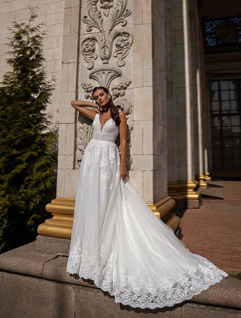 Plus Size Wedding Dresses Sleeveless Double V-Neck Bride Gowns Applique Lace A-Line vestidos de novia talla grande Ivory 28w Plus Size
