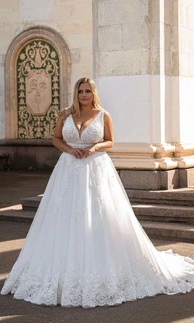 Plus Size Wedding Dresses Sleeveless Double V-Neck Bride Gowns Applique Lace A-Line vestidos de novia talla grande Ivory 28w Plus Size